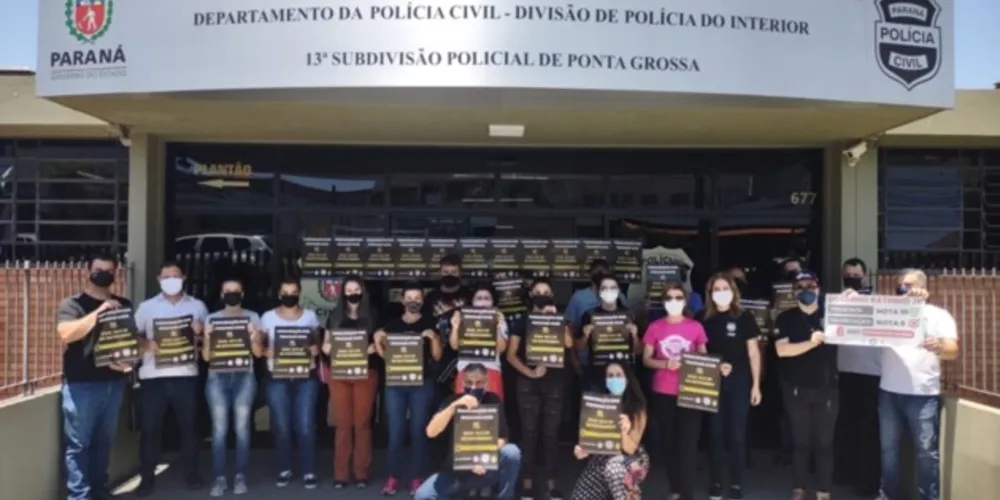 O ato acontece às 11h e pode ser decidida a paralisação da categoria.