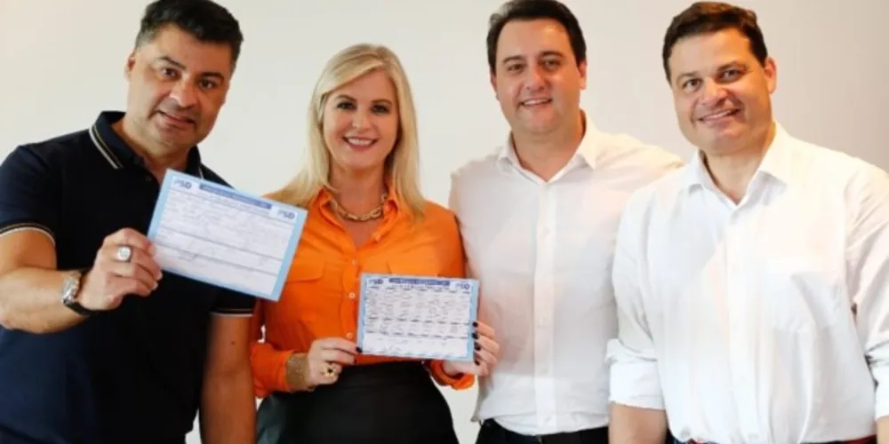 Da esquerda para a direita: Marcelo Rangel, Simone Kaminski, Ratinho Jr. e Sandro Alex.