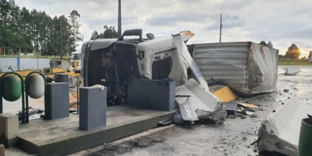 Imagem ilustrativa da imagem Motorista morre após bater em pedágio desativado
