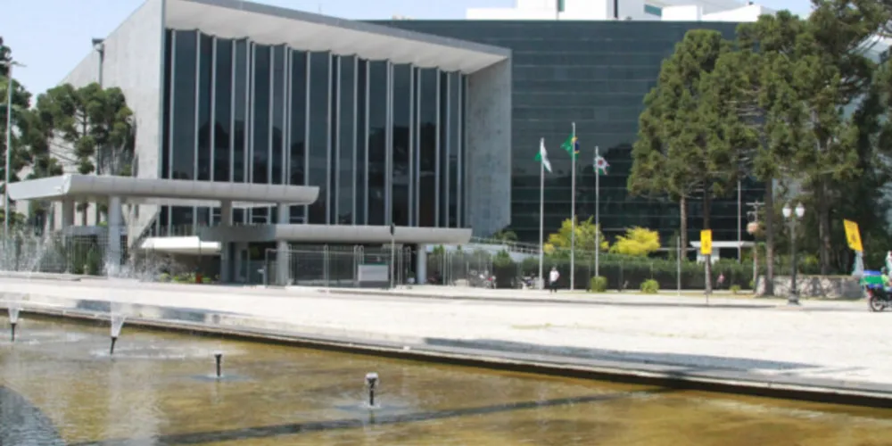 Casa de Leis do Paraná se manifestou sobre a guerra na Ucrânia.