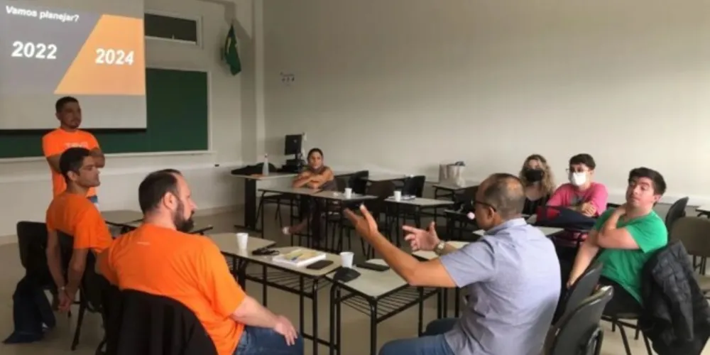 Lideranças estiveram reunidas em uma universidade particular de Ponta Grossa.