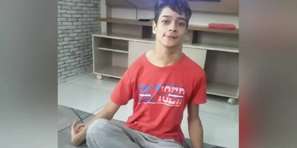 Menino de 18 anos, que tem paralisia cerebral, fará aniversário no mês de maio