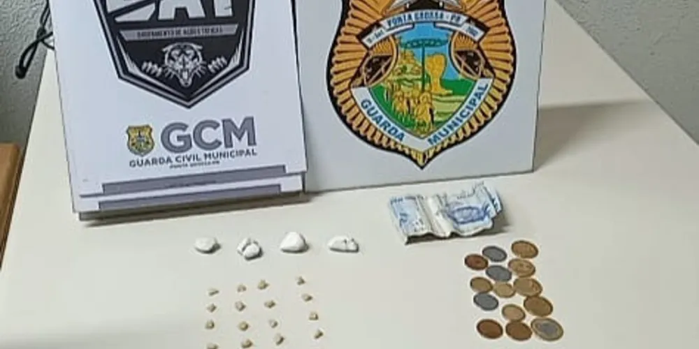 Além das pedras de crack, a GM encontrou pequenas porções de maconha prontas para venda.