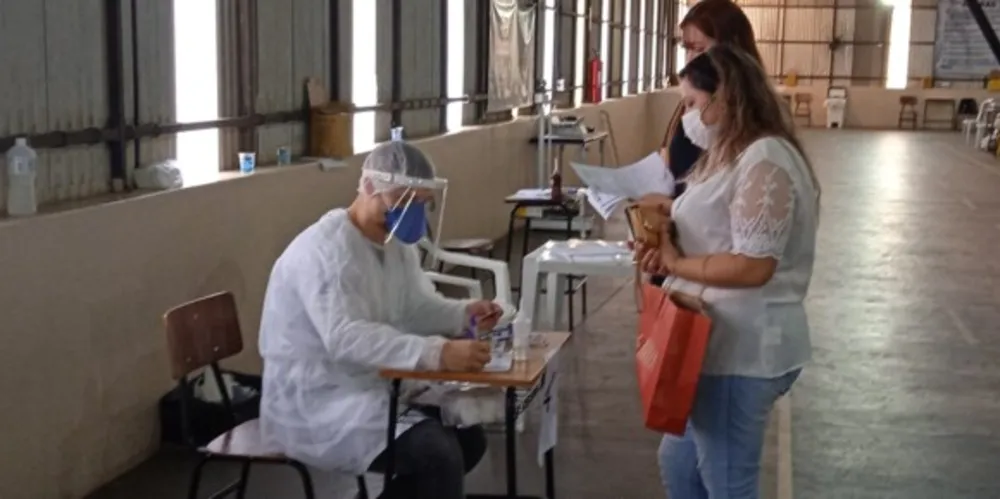 Em duas semanas de funcionamento do Centro no Ginásio Oscar Pereira, já foram contabilizados cerca de 5 mil atendimentos e mais de 4,5 mil testes de covid-19