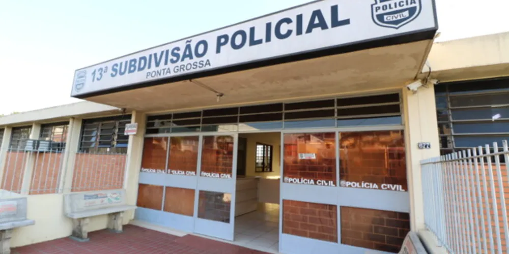 O revólver calibre 32 foi entregue na 13ª Subdivisão Policial de Ponta Grossa.