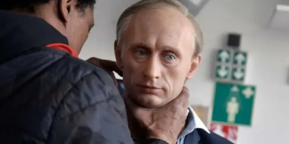 No último final de semana, a estátua de cera de Putin foi danificada por visitantes.
