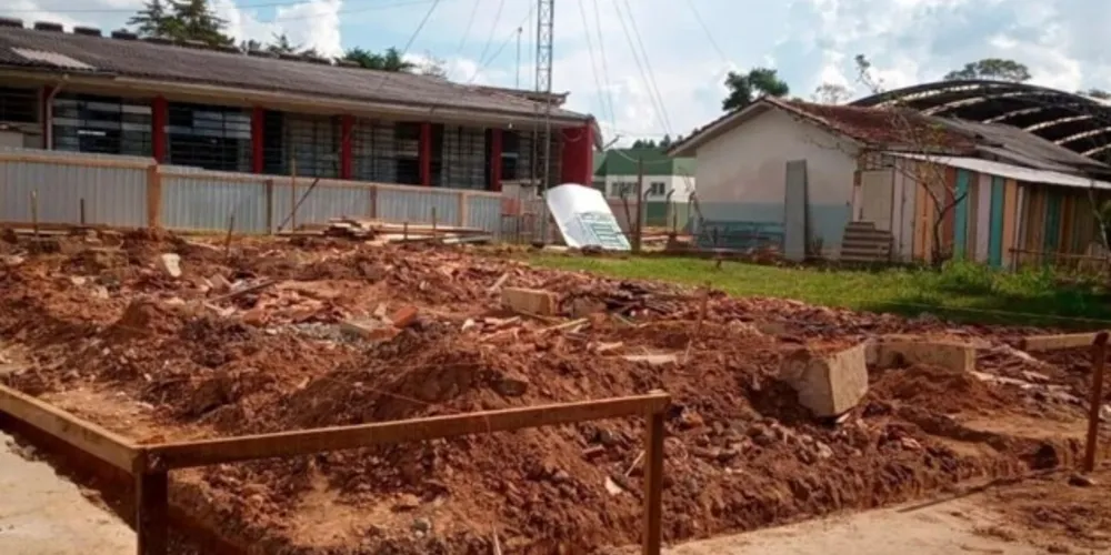 Departamento Municipal de Educação atua na revitalização de escola localizada na comunidade de Faxinal