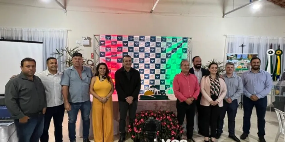 Gestores tomaram posse na noite desta quarta-feira, em Piraí do Sul