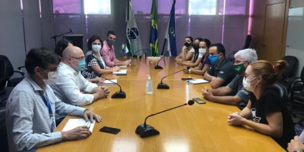 Reunião entre as lideranças do SindServ e da Prefeitura aconteceu na tarde desta quinta-feira (17).