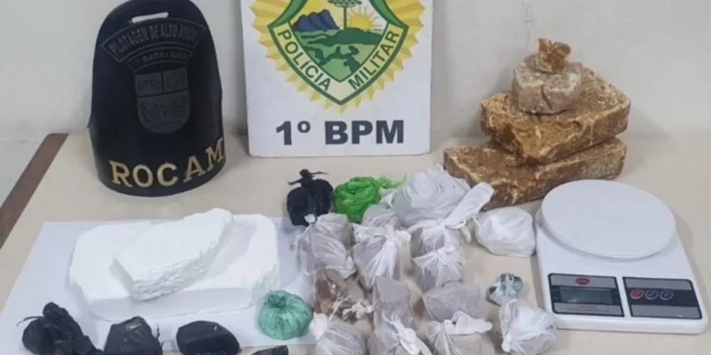 Agentes localizaram 2,8 kg de crack e 1,1 kg de cocaína.