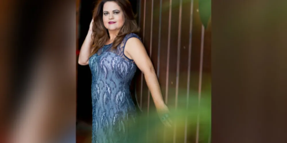 NOVO CICLO - A empresária Lucimara Gomes Centenaro será muito cumprimentada nesta quarta-feira (30), pela passagem de seu aniversário. Da coluna RC os votos de sucesso e prosperidade.