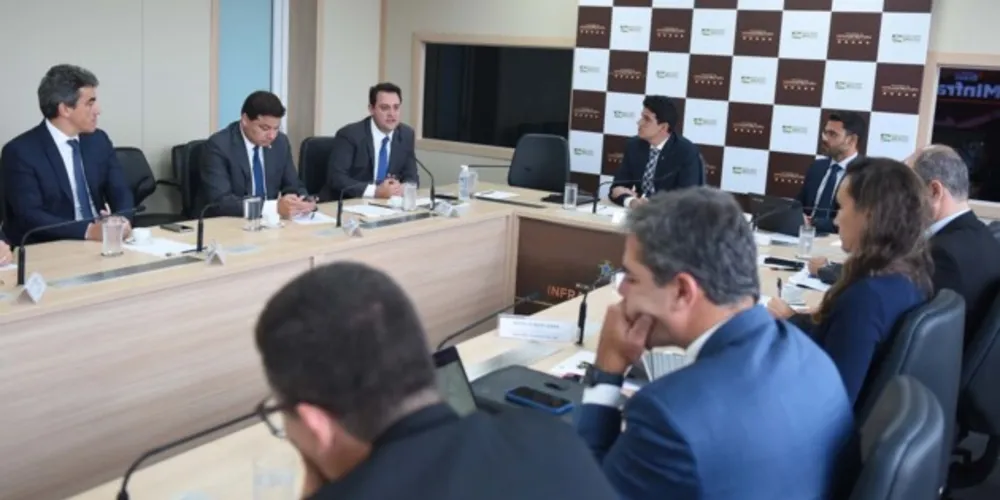 Governador do Paraná, Ratinho Junior (PSD), esteve no Ministério de Infraestrutura.