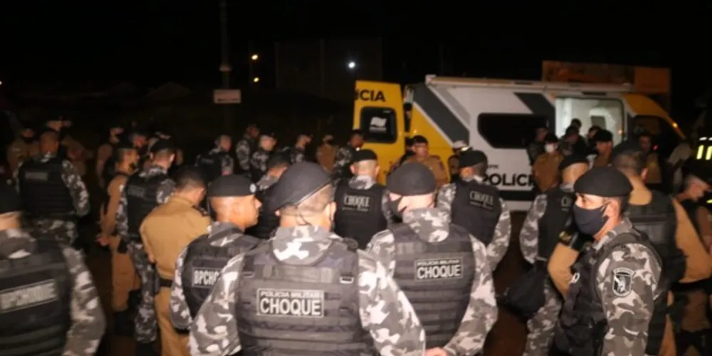Operação foi realizada pela Polícia Militar na madrugada deste sábado
