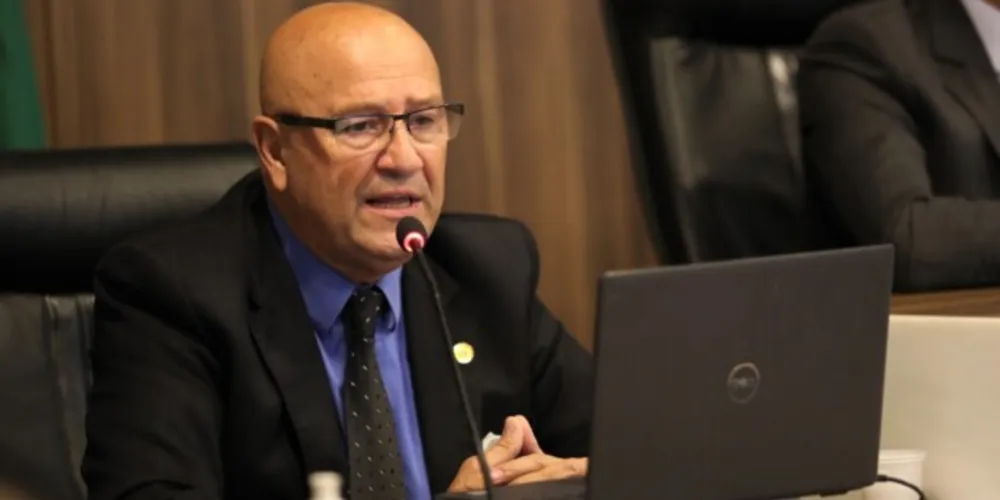 DeputadoRomanelli durante discurso na Assembleia Legistlativa do Parana