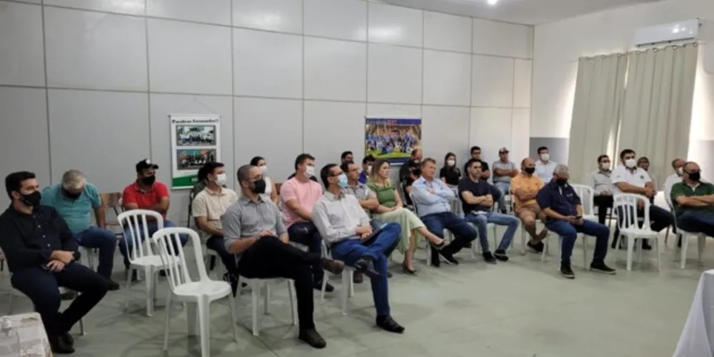 Gerente de projetos do Banco Regional de Desenvolvimento do Extremo Sul (BRDE) dialogou com empresários da cidade