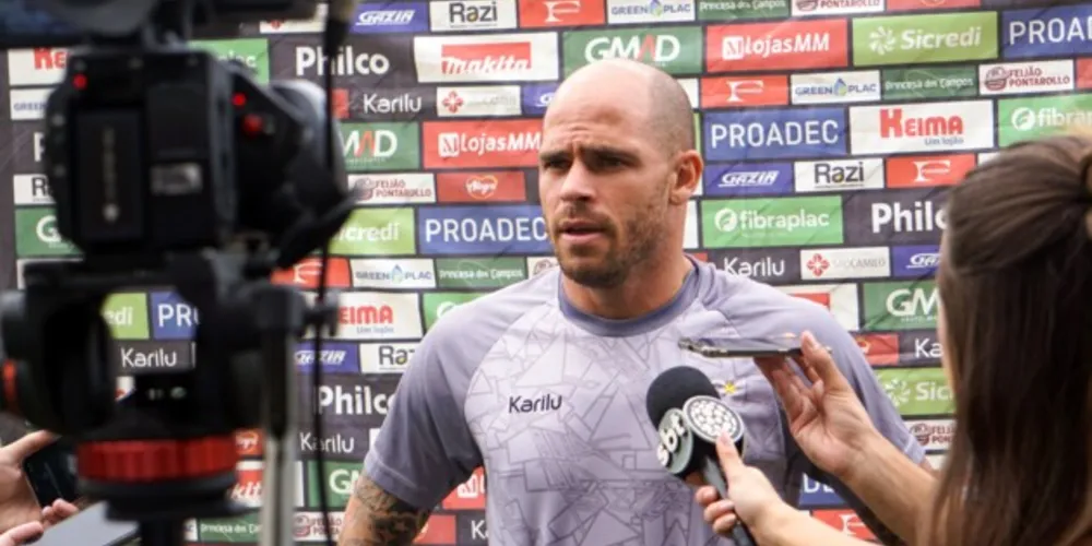 O atacante contratado para o campeonato brasileiro, sofreu a lesão no treinamento na última quarta – feira (6)