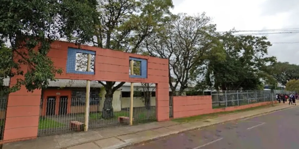 Alunas trocaram socos no portão da instituição, na tarde da última terça-feira. A Patrulha Escolar foi acionada para atender a ocorrência