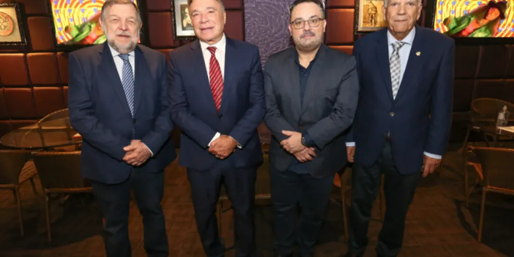 Flávio Arns, Alvaro Dias, presidente da ADVB- PR, Claudio Stringari, e Oriovisto Guimarães.