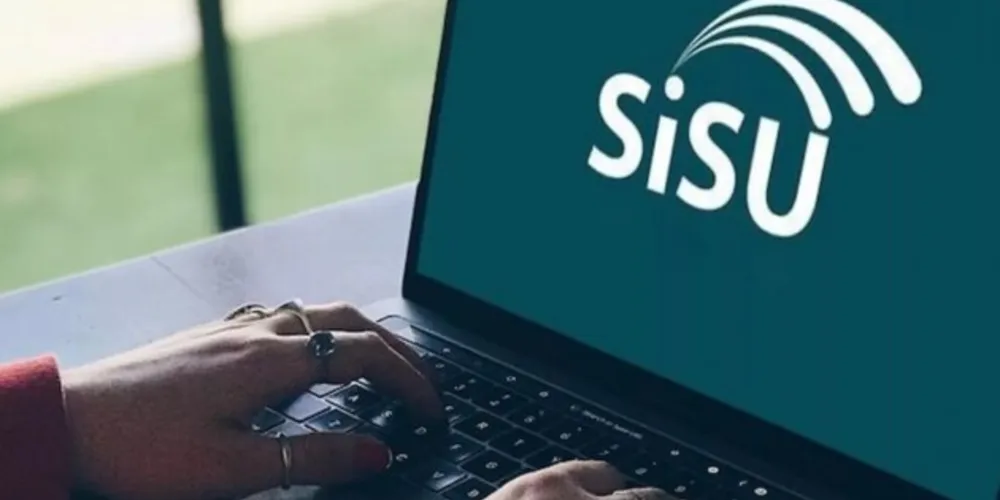 As inscrições ao Sistema de Seleção Unificada (SiSU), inicia nesta terça-feira (15) e segue até sexta (18). Este é o primeiro ano em que a Universidade Estadual de Maringá (UEM) disponibiliza o ingresso nas graduações presenciais por meio do processo que utiliza a nota obtida no Exame Nacional do Ensino Médio (Enem).
