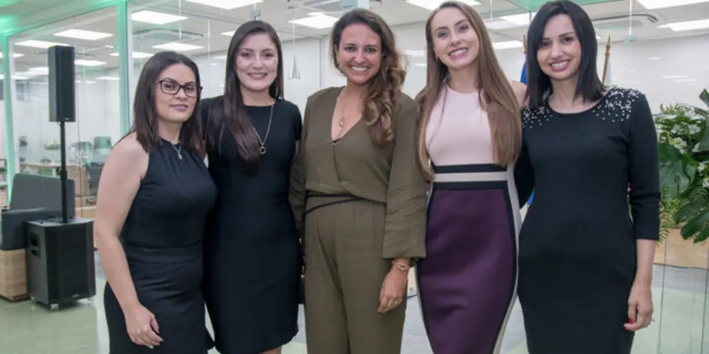 REGISTRO – Na recente inauguração da Sicredi Vicente Machado, Juliane de Oliveira Campos, Mayza Chaves, Claudia Machado Barbosa, Liege Siqueira e Louise Fernandes Mendes.