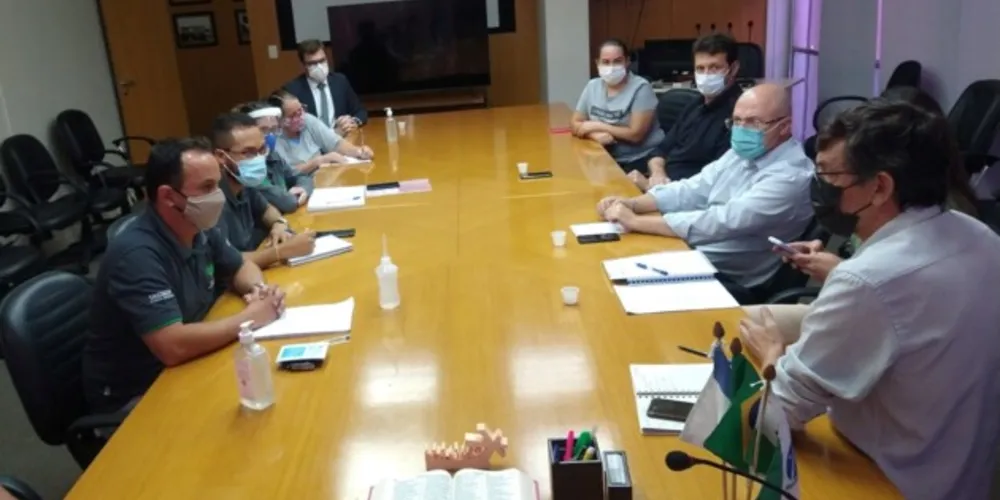 Encontro entre as lideranças aconteceu nesta segunda-feira (7), na Prefeitura.