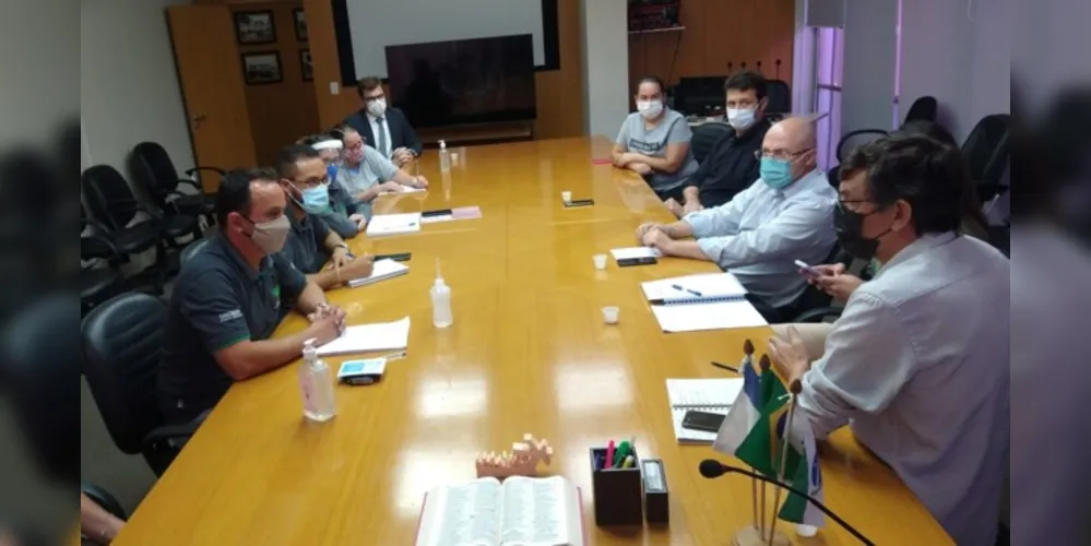 Encontro entre as lideranças aconteceu nesta segunda-feira (7), na Prefeitura.