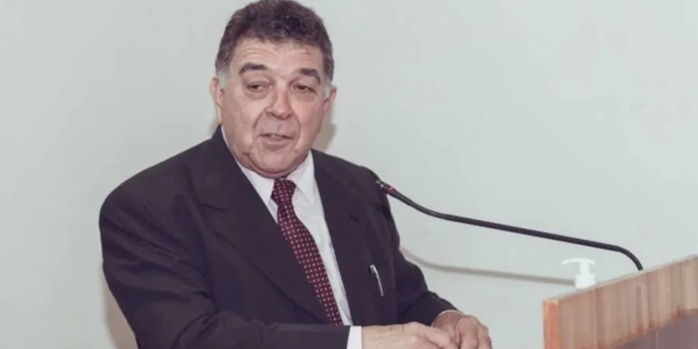 Prefeito Dr. Márcio garante aumento salarial aos profissionais da Educação Básica