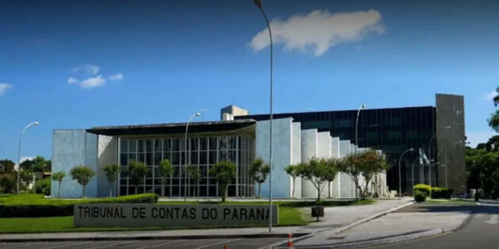 Fachada do Tribunal de Contas do Estado do Paraná.