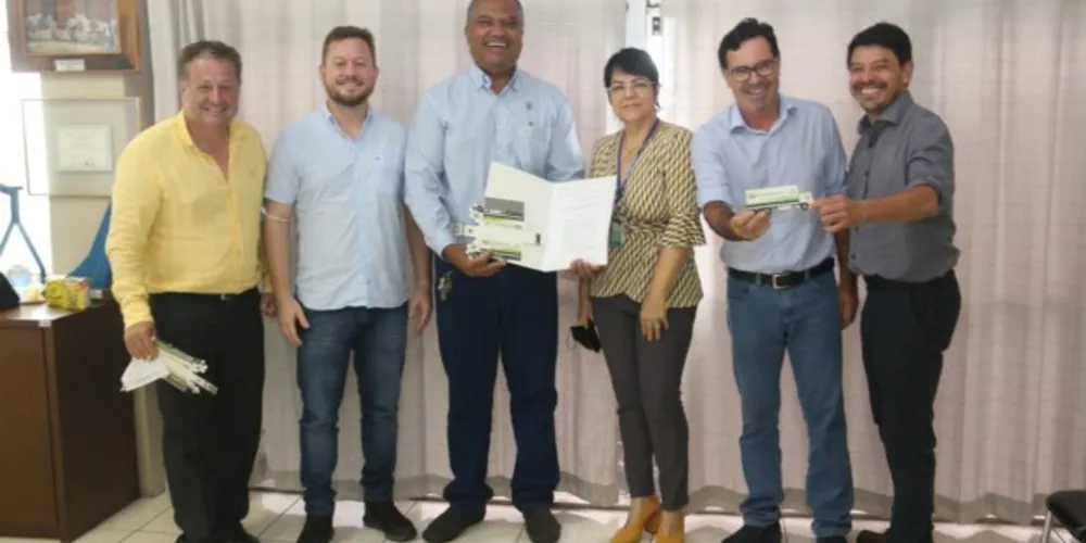 Representantes de Cascavel e o secretário de Agricultura de Ponta Grossa, Bruno Costa.