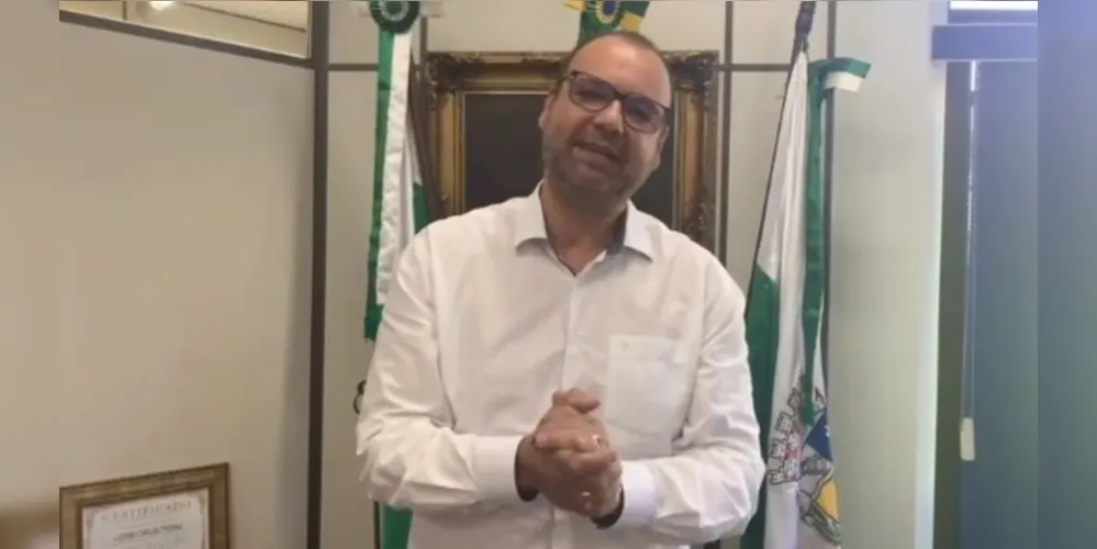 Decisão foi anunciada pelo prefeito Lula Thomaz nesta quinta-feira (17). Ação leva em conta o rejuste do piso salarial