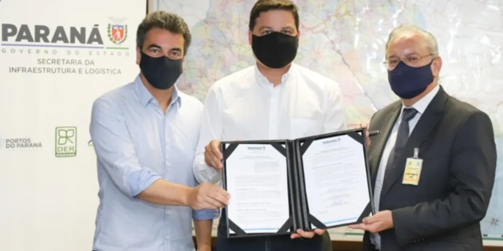 Selaram o acordo o diretor do DER, o secretário Sandro Alex e o presidente da Fiep, Carlos Valter