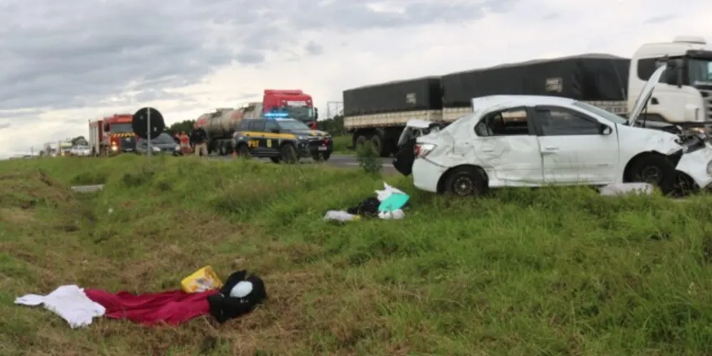 Imagem ilustrativa da imagem Idosa e criança morrem em grave acidente na BR-376