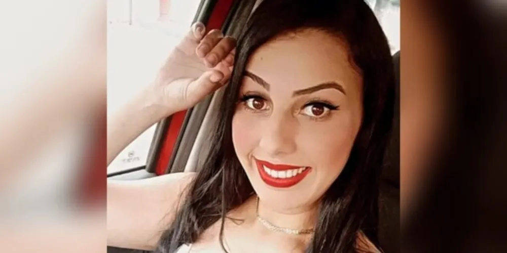 Camila Rodrigues, de 25 anos, passou por uma cirurgia para retirada de um tumor cerebral acordada.