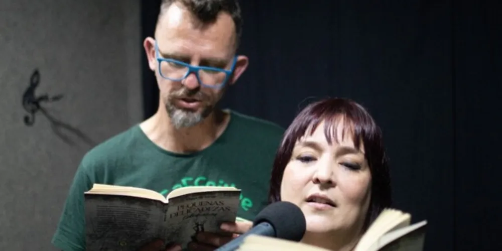 Cristiano Nagel e Lilyan de Souza são os narradores do projeto Pequenas Delicadezas Cotidianas - Leituras Radiofônicas