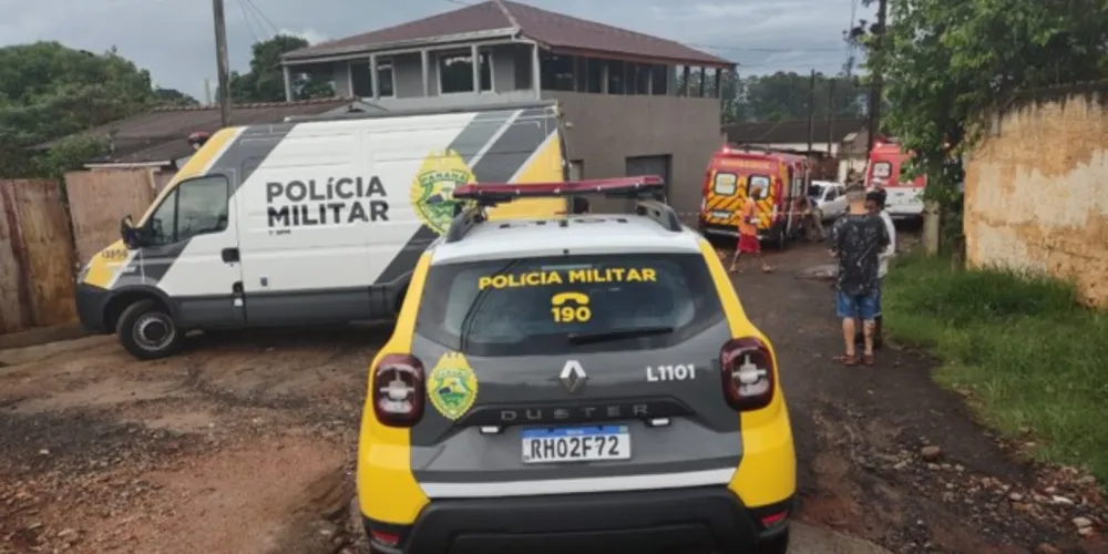 Dois adultos foram alvejados pelos disparos, sendo que um morreu. Uma criança também acabou sendo atingida pelos tiros