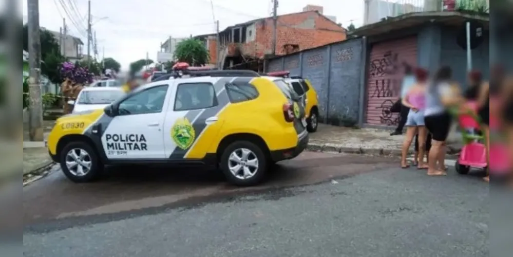Ocorrência foi registrada na tarde de sábado (5). Investigação aponta cerca de 15 disparos