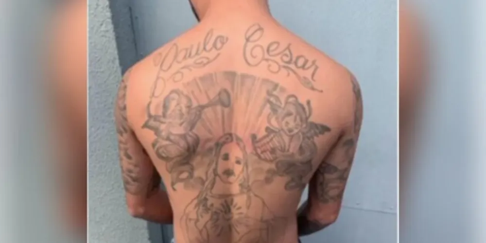 Homem que assassinou PM tem nome da vítima tatuado.