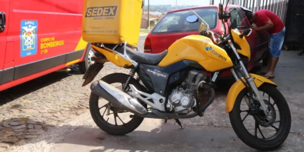 Colisão aconteceu na tarde desta segunda-feira (14), na rua Santa Amália, Vila Santana