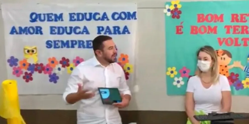 Prefeito Abimael do Valle esteve presente nas escolas para viabilizar as entregas