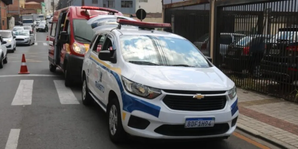 Mulher é atropelada na região central de Ponta Grossa nesta terça (15).