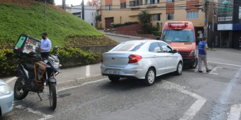 O motociclista, 53 anos, teve escoriações, sendo atendido no local do acidente e recusando encaminhamento ao hospital