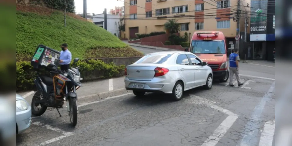 O motociclista, 53 anos, teve escoriações, sendo atendido no local do acidente e recusando encaminhamento ao hospital