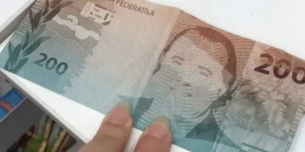 Imagem ilustrativa da imagem Atriz tenta pagar almoço com nota com rosto de Tony Ramos