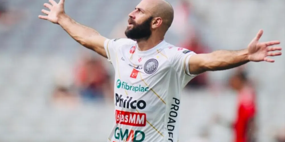 Com dois gols de Marcelo, Operário vence o Athletico fora de casa. Fantasma assume a vice-liderança