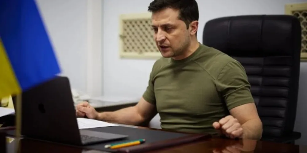 Ucrânia negou que o presidente Volodymyr Zelensky tenha fugido para a Polônia