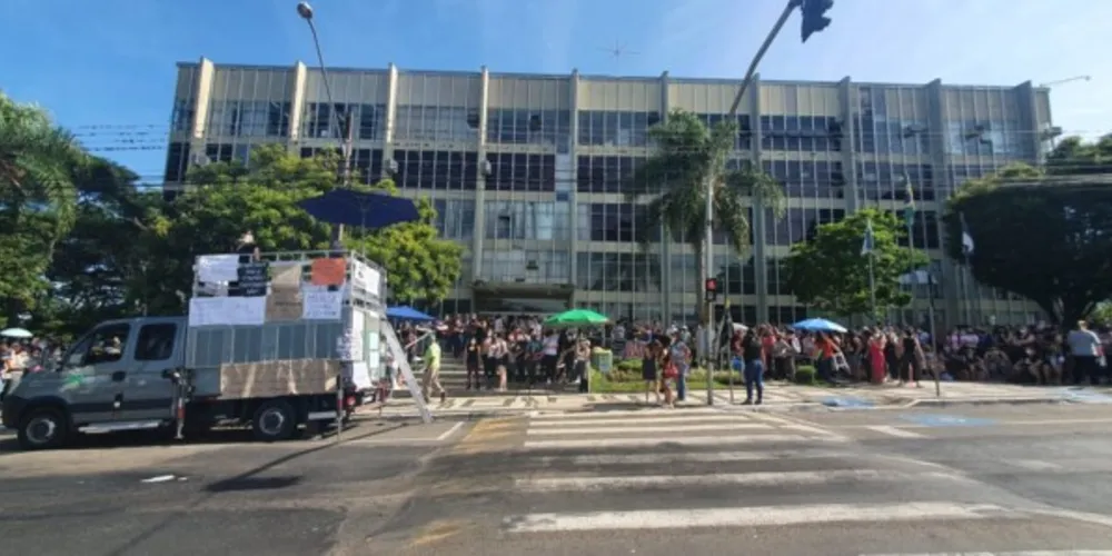 De acordo com o presidente do SindServ, mobilização nesta terça está ainda maior do que no dia anterior