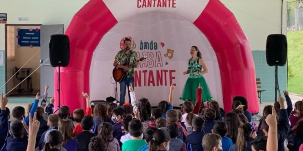 Banda Casa Cantante lança novo álbum e inicia turnê no Paraná