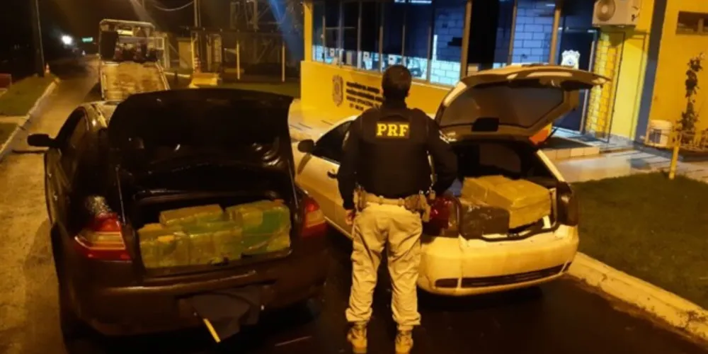 Os motoristas fugiram e abandonaram o entorpecente.