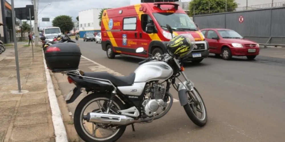 Jovem foi atendido por equipes de socorro na tarde desta terça-feira (15)