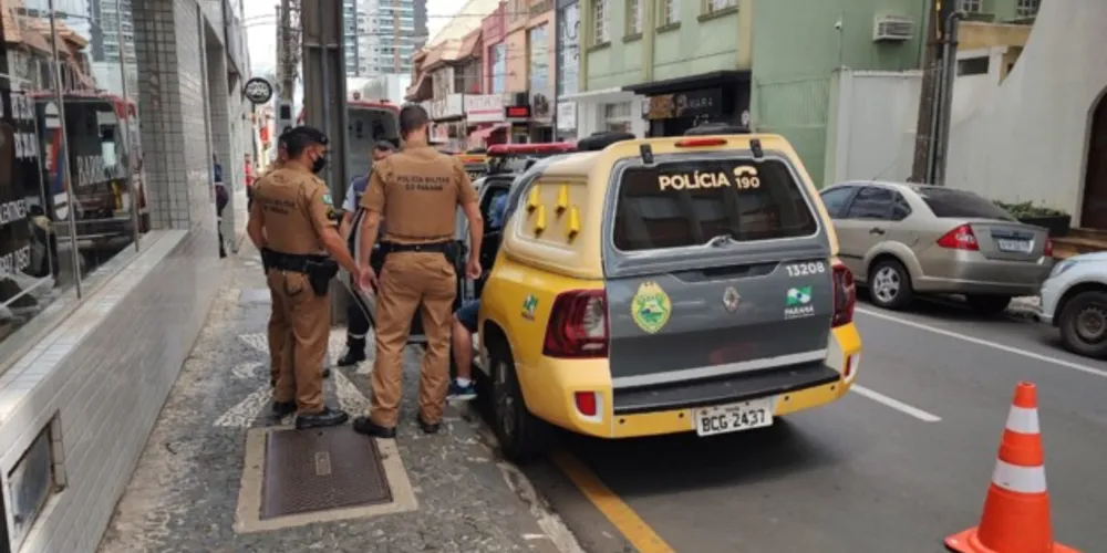 Moradores do edifício relataram ao Portal aRede que a discussão estava evoluindo para agressão física